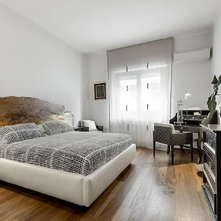 Central Apartment Como